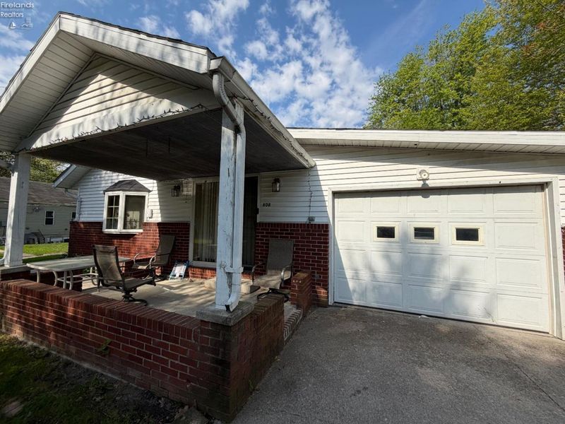 808 Bataan Lane, Port Clinton, OH 43452 Photo 4