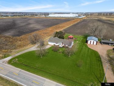 26110 W Maple Road, Waterloo, NE 68069