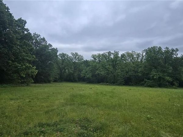 12668 E Panama Road, Nevada, MO 64772