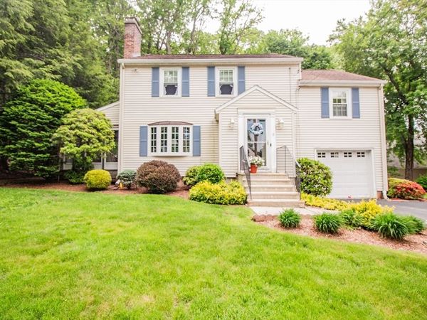 2 Paradox Dr, Worcester, MA 01602