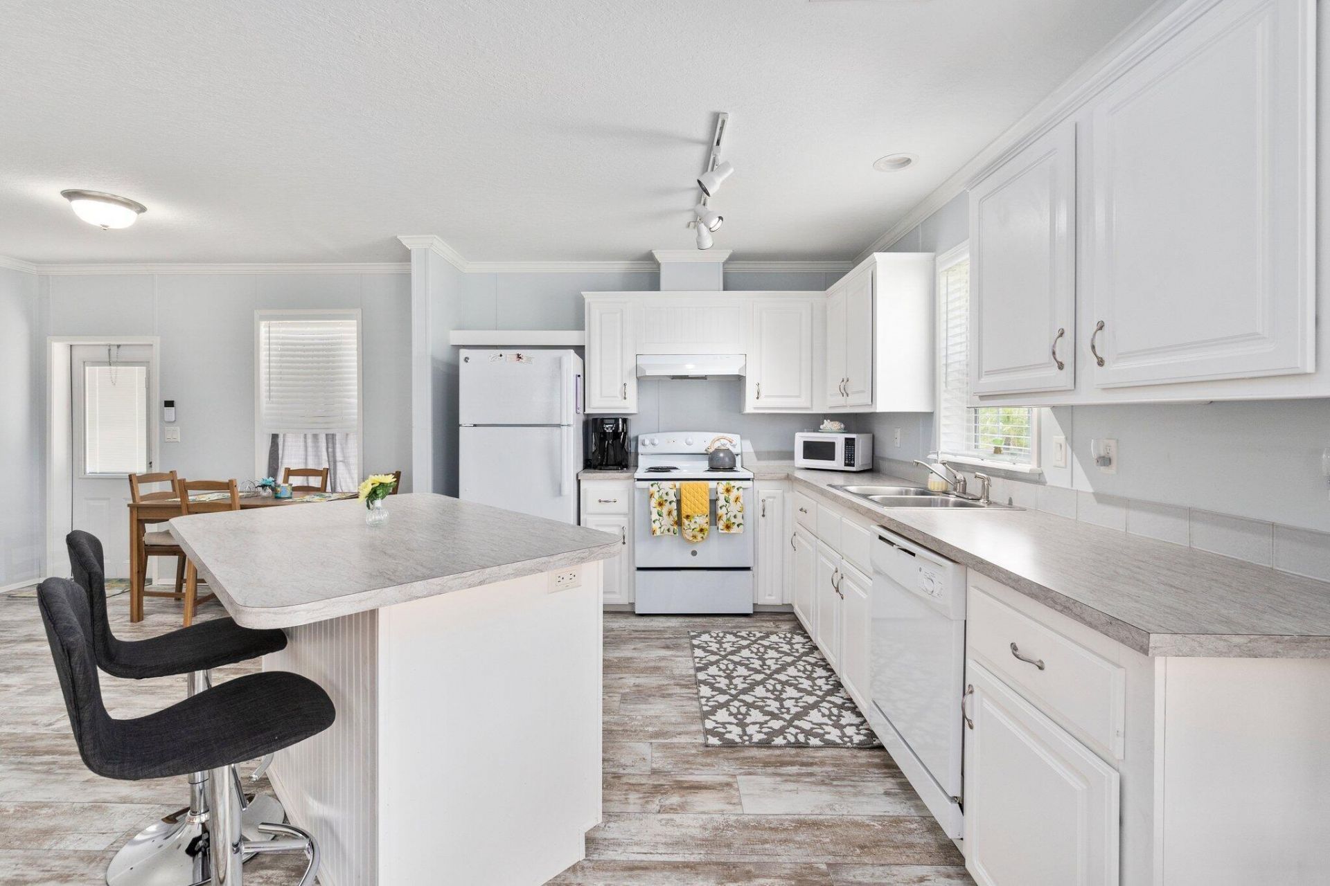 8011 SE Skylark Avenue, Hobe Sound, FL 33455 Photo