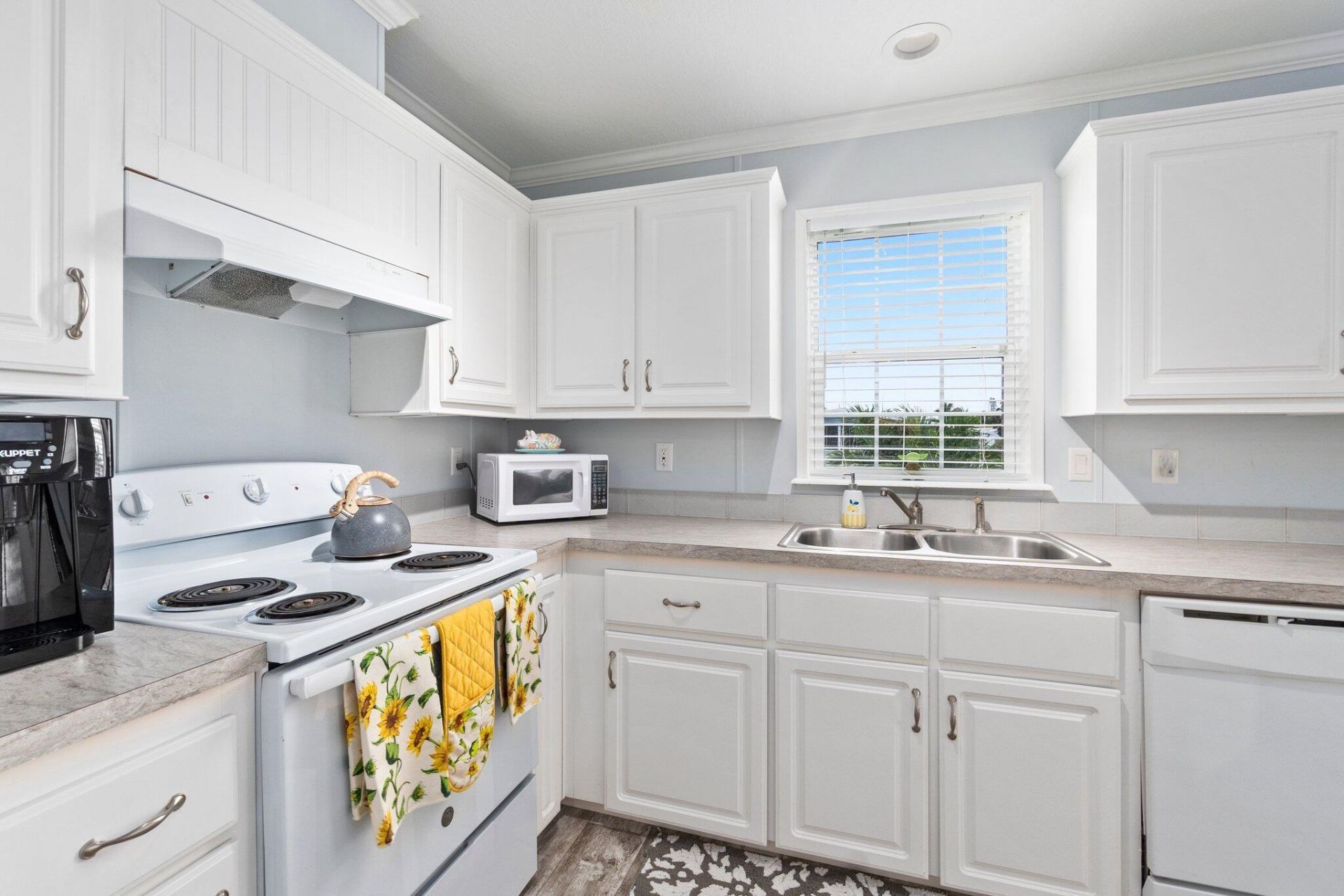 8011 SE Skylark Avenue, Hobe Sound, FL 33455 Photo