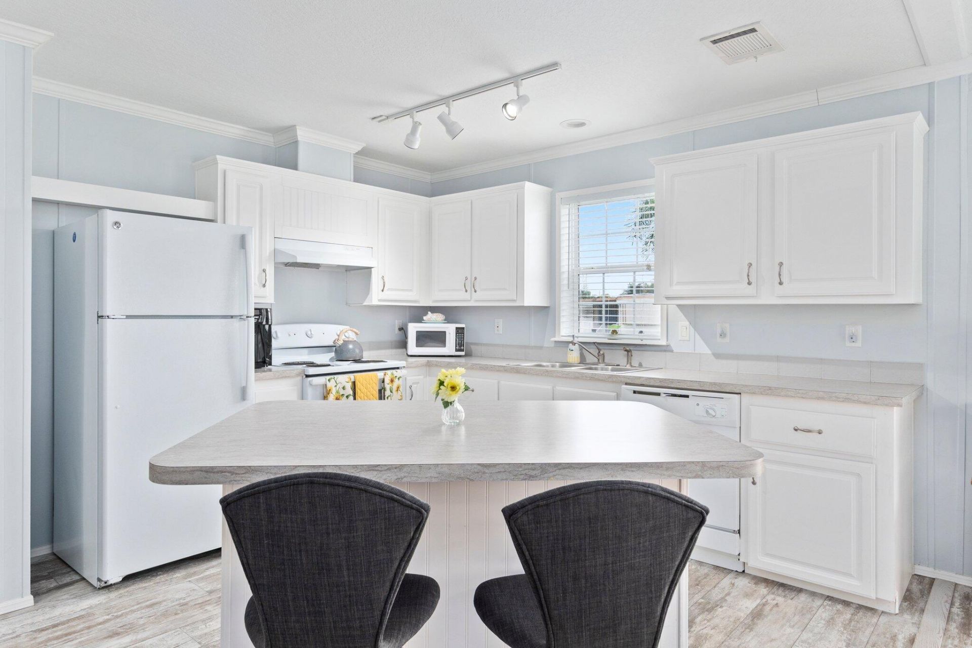 8011 SE Skylark Avenue, Hobe Sound, FL 33455 Photo