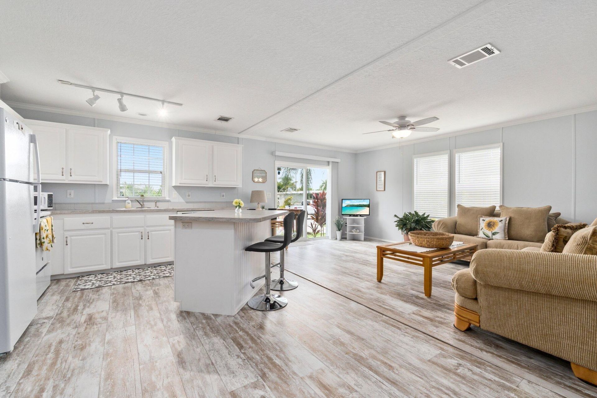 8011 SE Skylark Avenue, Hobe Sound, FL 33455 Photo