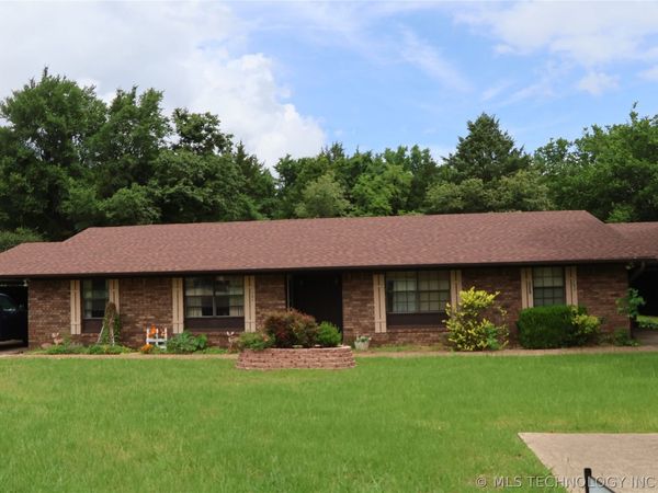 202 Burkle , Poteau, OK 74953