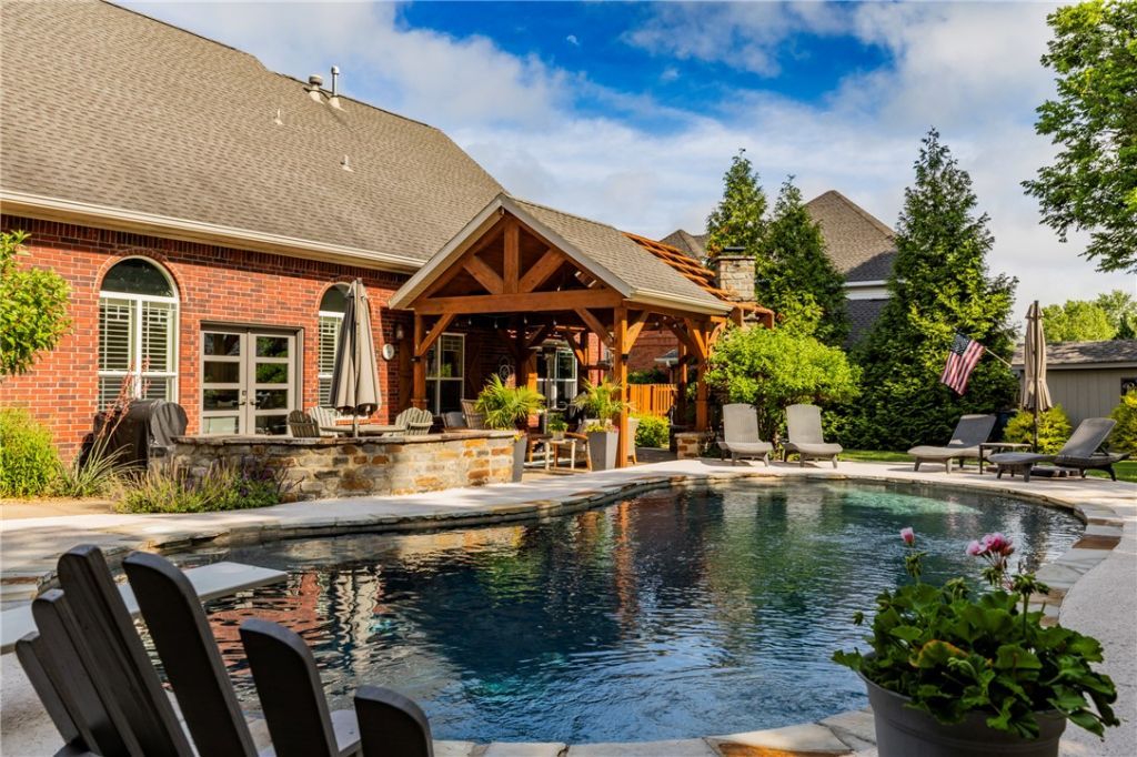 200 NW Yukon Trail, Bentonville, AR 72712 Main Photo