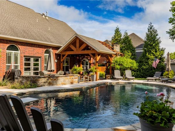 200 NW Yukon Trail, Bentonville, AR 72712