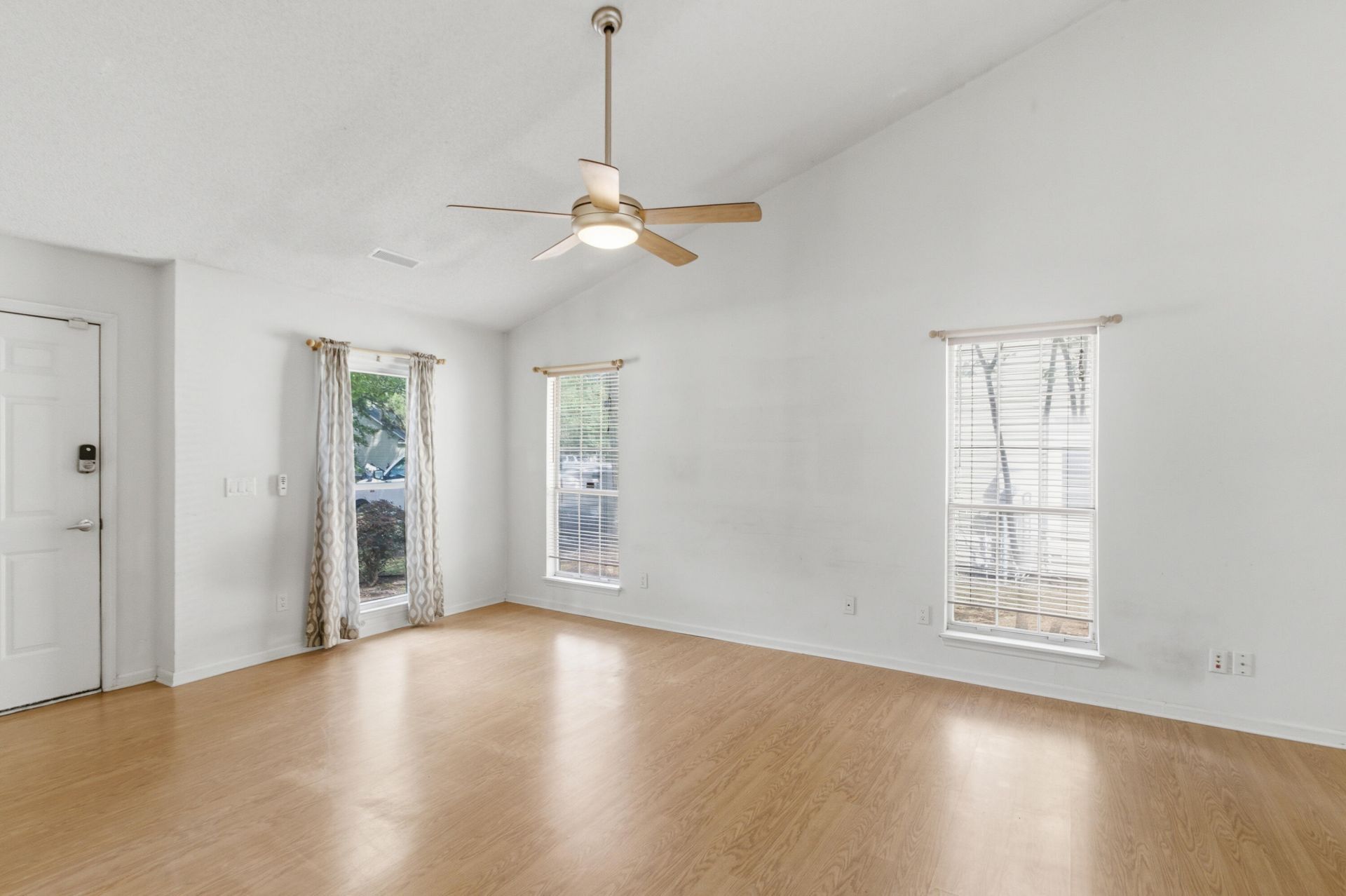 109 Salterton Street Photo 10