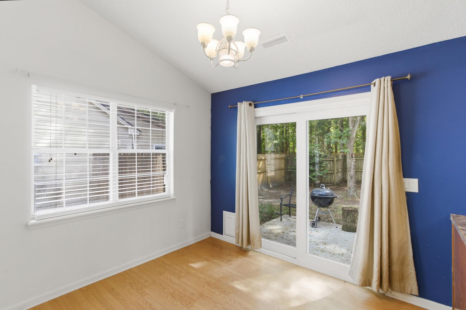 109 Salterton Street Photo 17