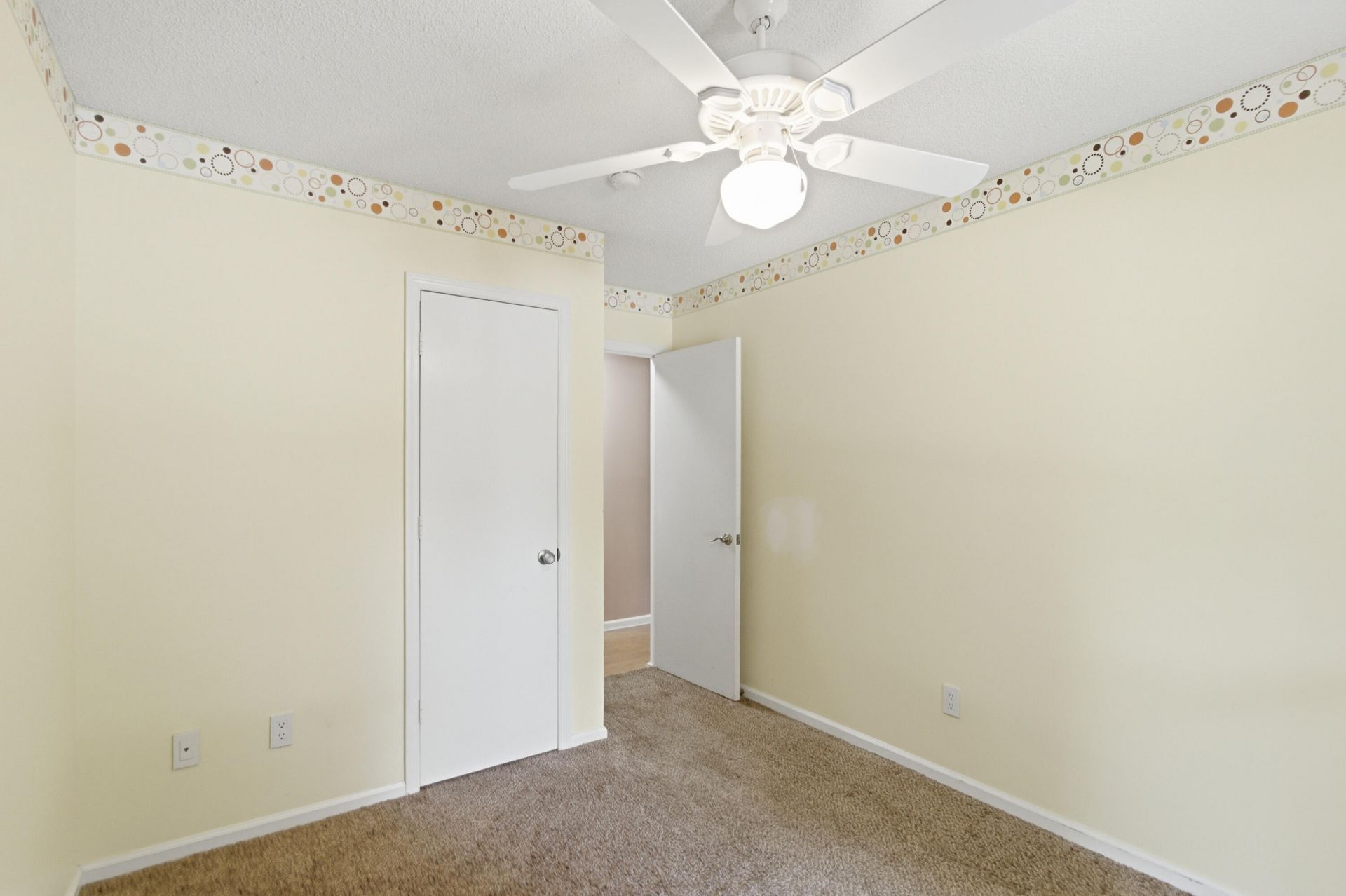109 Salterton Street Photo 22