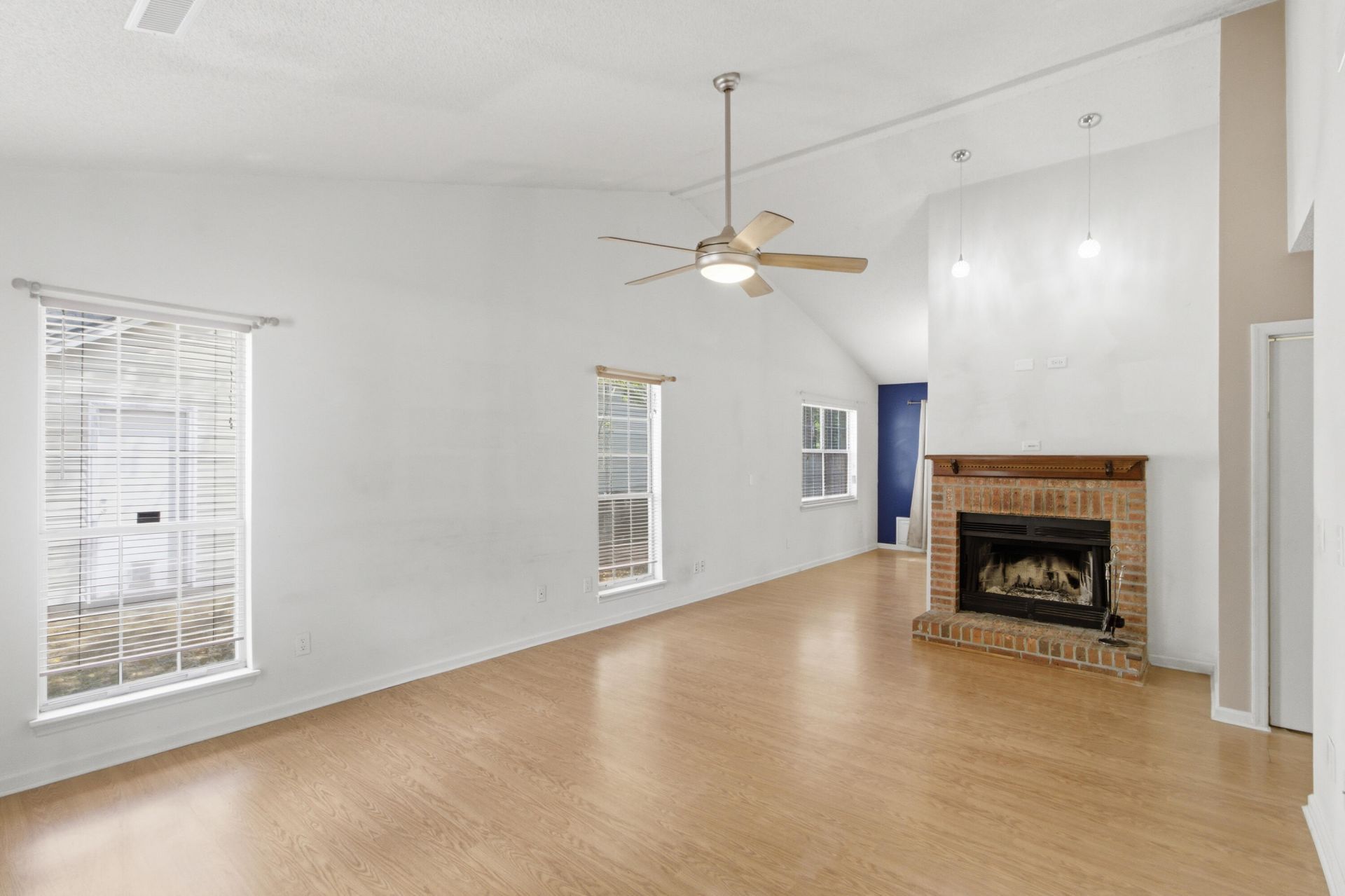 109 Salterton Street Photo 7