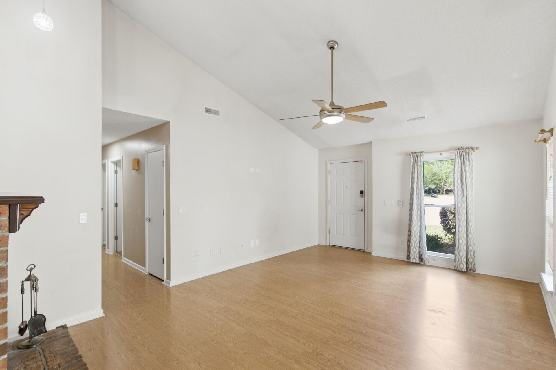 109 Salterton Street Photo 9