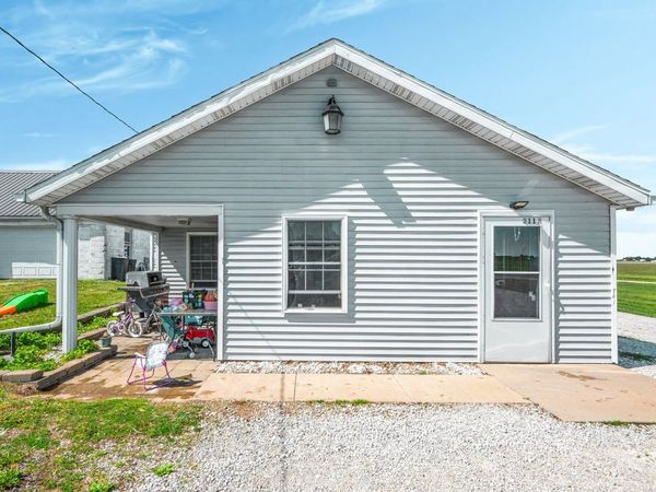 311 E Mckinley Avenue, Deer Creek, IL 61733