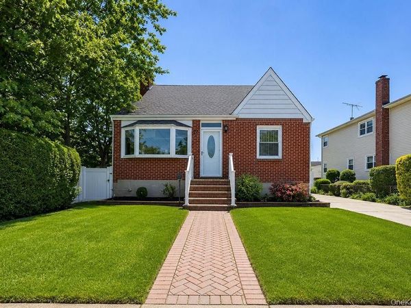 27 Alice Court , East Rockaway, NY 11518