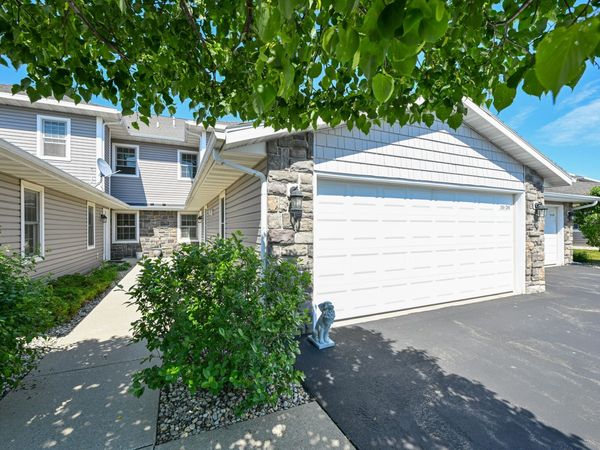 208 Potter Rd, Unit 201, Elkhorn, WI 53121