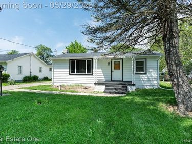 1056 Adams Road, Burton, MI 48509