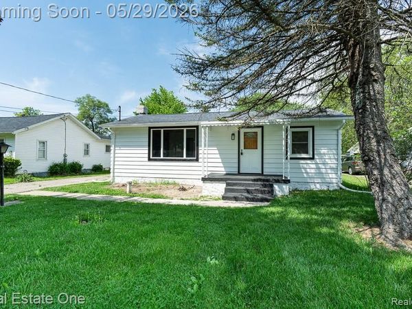 1056 Adams Road, Burton, MI 48509