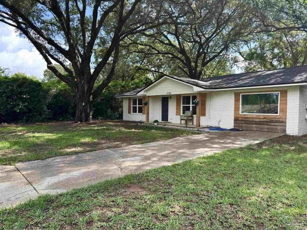 4700 Dean Dr, Pace, FL 32571