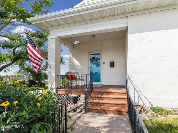 901 W HIGH STREET, Jefferson City, MO 65109