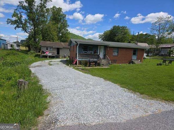 37 Erwin Street, Clayton, GA 30525