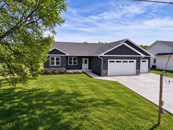 2004 W 4th Avenue, Brodhead, WI 53520