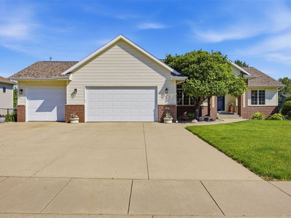 407 Wildflower Drive , Fairfax, IA 52228