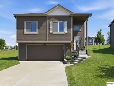 18914 Drexel Circle, Omaha, NE 68135