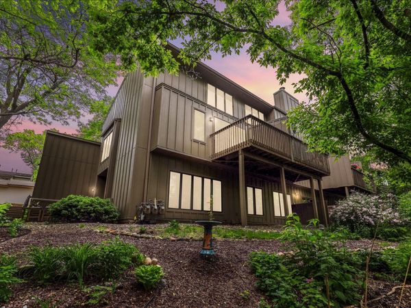 8970 Neill Lake Road, Eden Prairie, MN 55347