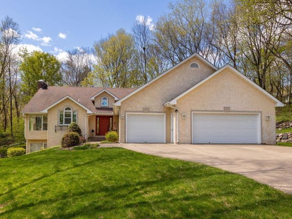 1360 Parkview Drive, Chaska, MN 55318