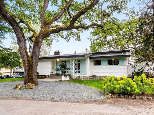 1195 Kings Rd , Victoria, BC V8T 1X6