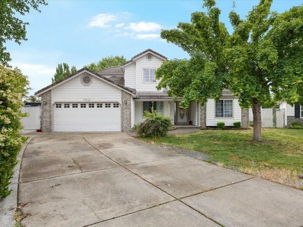 752 Mallory Court, Central Point, OR 97502