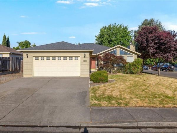1111 Looking Glass Way, Central Point, OR 97502