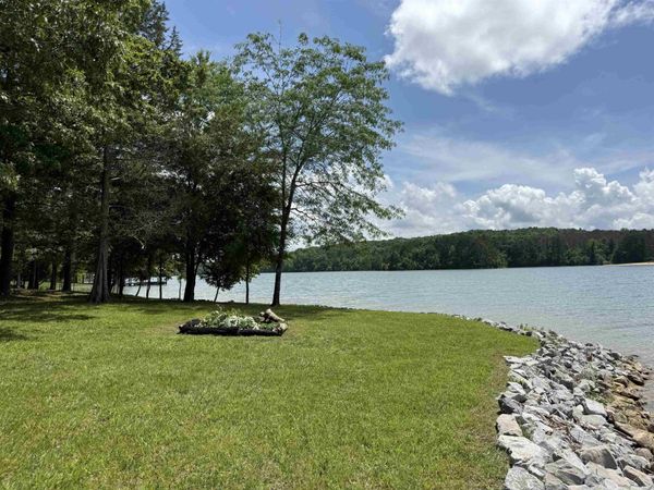 01 Lakefront Dr, Russellville, AL 35653