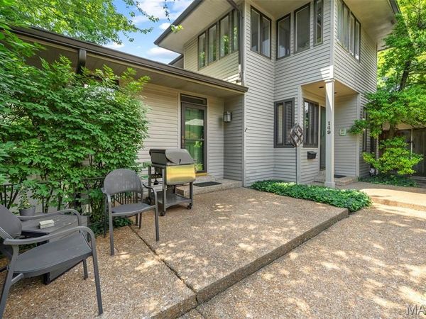 149 N Hanley Road, University City, MO 63105