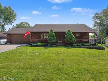 339 S Collins Street , Fowlerville Vlg, MI 48836