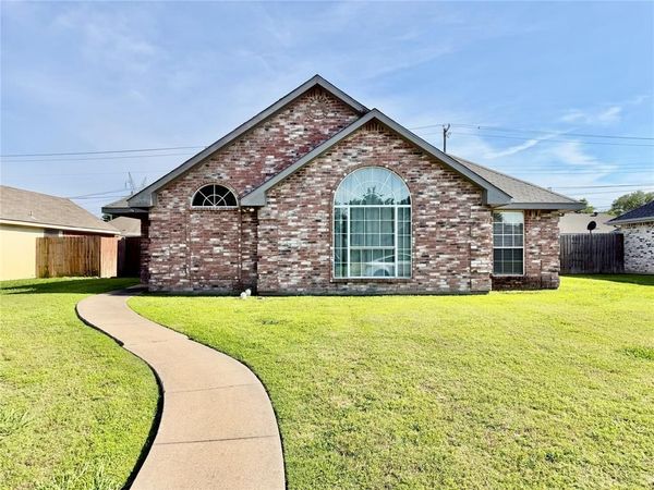 1302 Old Knoll Drive, Wylie, TX 75098