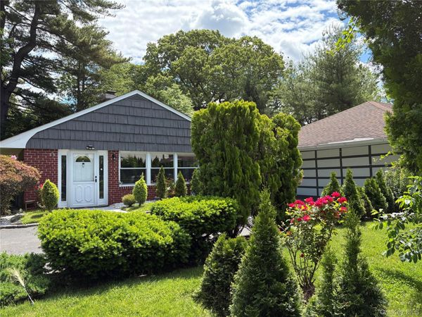 405 I U Willets Road , Roslyn Heights, NY 11577