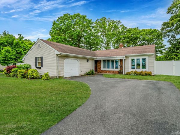 57 Henry Avenue , Selden, NY 11784
