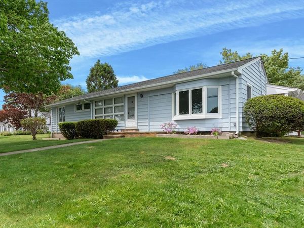 821 Pearse Rd, Swansea, MA 02777