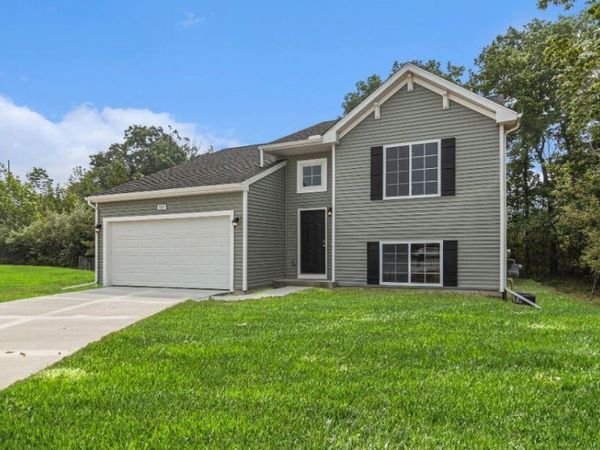724 Manorwood Circle, Benton Harbor, MI 49022