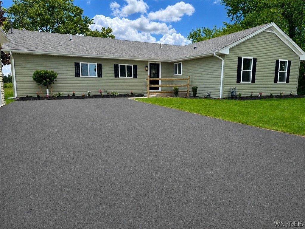1581 Bowen Road, Elma, NY 14059 Main Photo