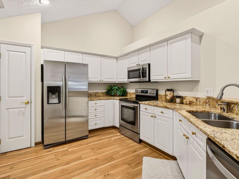 4275 Bridgelane Place, Unit 30, New Albany, OH 43054 Photo 15