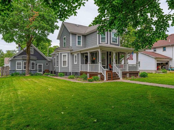 417 N MCLEAN Street, Lincoln, IL 62656