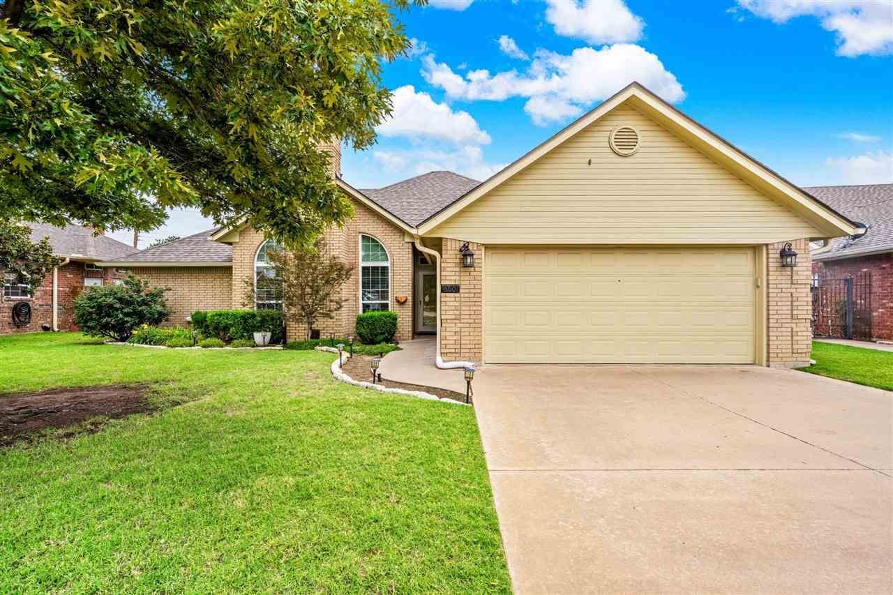6601 NW Willow Tree Cir, Lawton, OK 73505 Main Photo