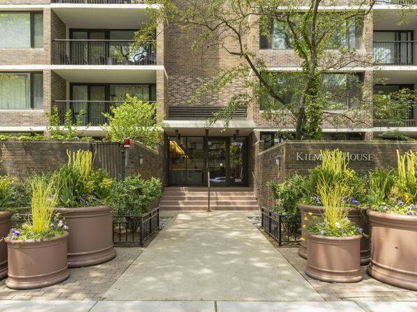 1555 N Sandburg Terrace , Unit 305K, Chicago, IL 60610