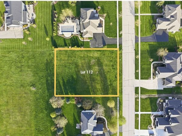 223 Merry Oaks Drive , Sycamore, IL 60178