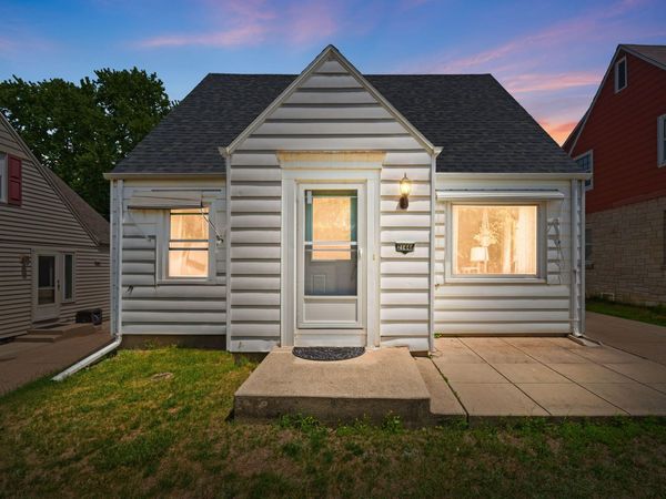 2144 S 98th St, West Allis, WI 53227