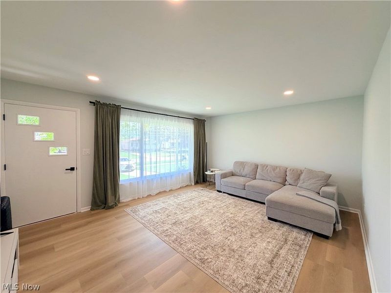 18203 Broxton Drive, Strongsville, OH 44149 Photo 3