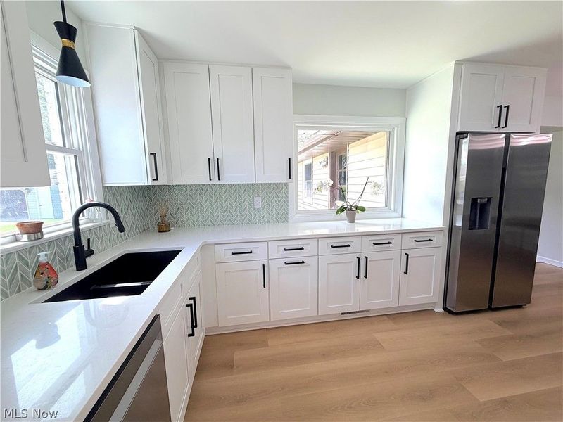 18203 Broxton Drive, Strongsville, OH 44149 Photo 6