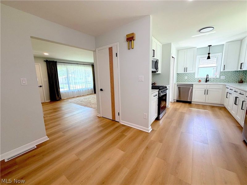18203 Broxton Drive, Strongsville, OH 44149 Photo 8